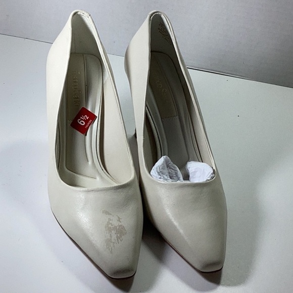 Franco Sarto Women's Mills Pump. Note: little stain on top of one shoe see pics - Picture 4 of 11